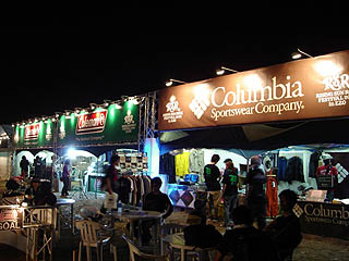 �A�E�g�h�A�֘A�u�[�X