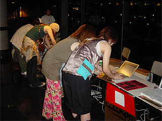 �C���^�[�l�b�g�u�[�X