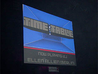 �Z�J���h�t���A�����X�N���[��